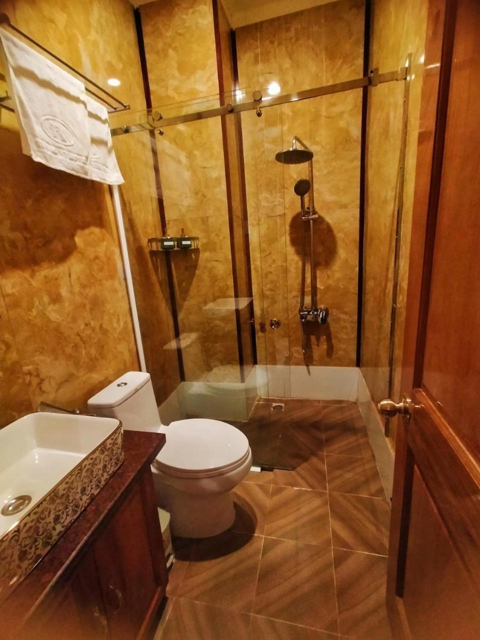 Khách Sạn Tường Vy Rạch Giá Ngoại thất bức ảnh